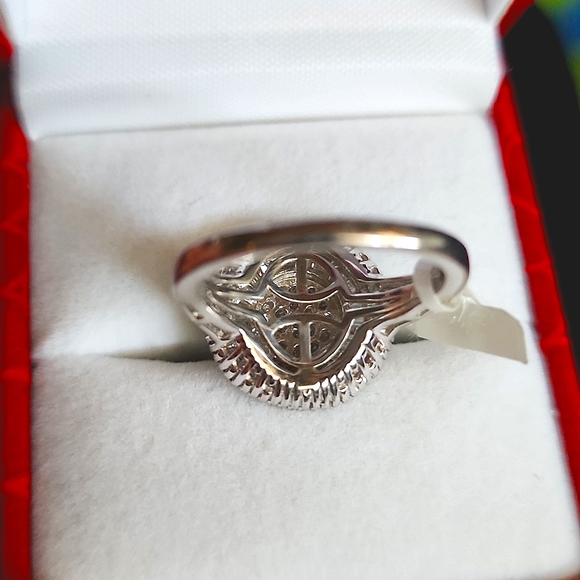 BEYOND STUNNING ROUND & BAGUETTE DIAMOND RING!!! - Picture 8 of 9